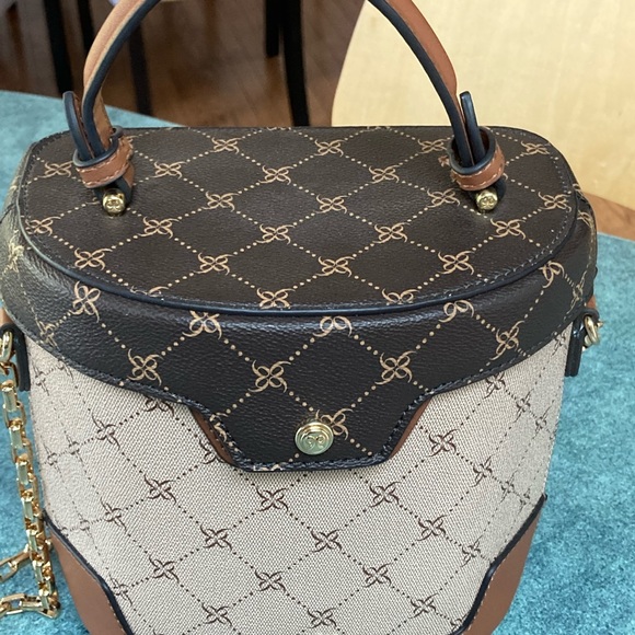 NWOT Nine Wear Hardshell Structured Bucket Signature “9” Bag w Gold Chain Strap - Picture 5 of 16